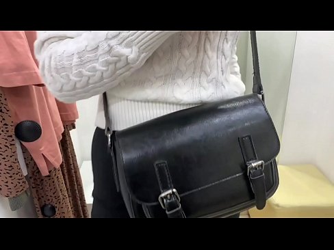 ❤️ Offentlig onani af ung kælling FeralBerry med en dildo i prøverummet ☑ Fucking video at da.shufflesex.ru ❌❤