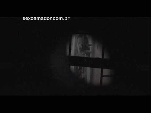 ❤️ Blondie bliver hemmeligt videooptaget af en voyeur fra nabolaget gemt bag hule mursten ☑ Fucking video at da.shufflesex.ru ❌❤