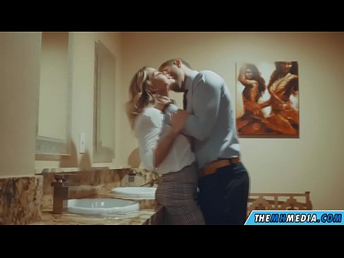 ❤️ Når en barmfagre blondine forfører dig på et offentligt toilet ☑ Fucking video at da.shufflesex.ru ❌❤